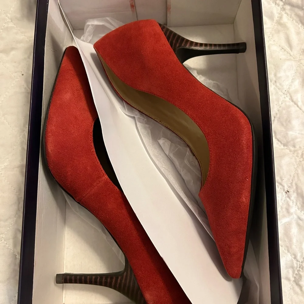 New Mojo Moxy Red Suede pumps.          ‎ 8.5M